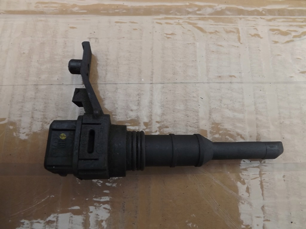 Audi 80 a4 b5 vw passat b5 датчик скорости вращения колеса 012409191d с Разборки