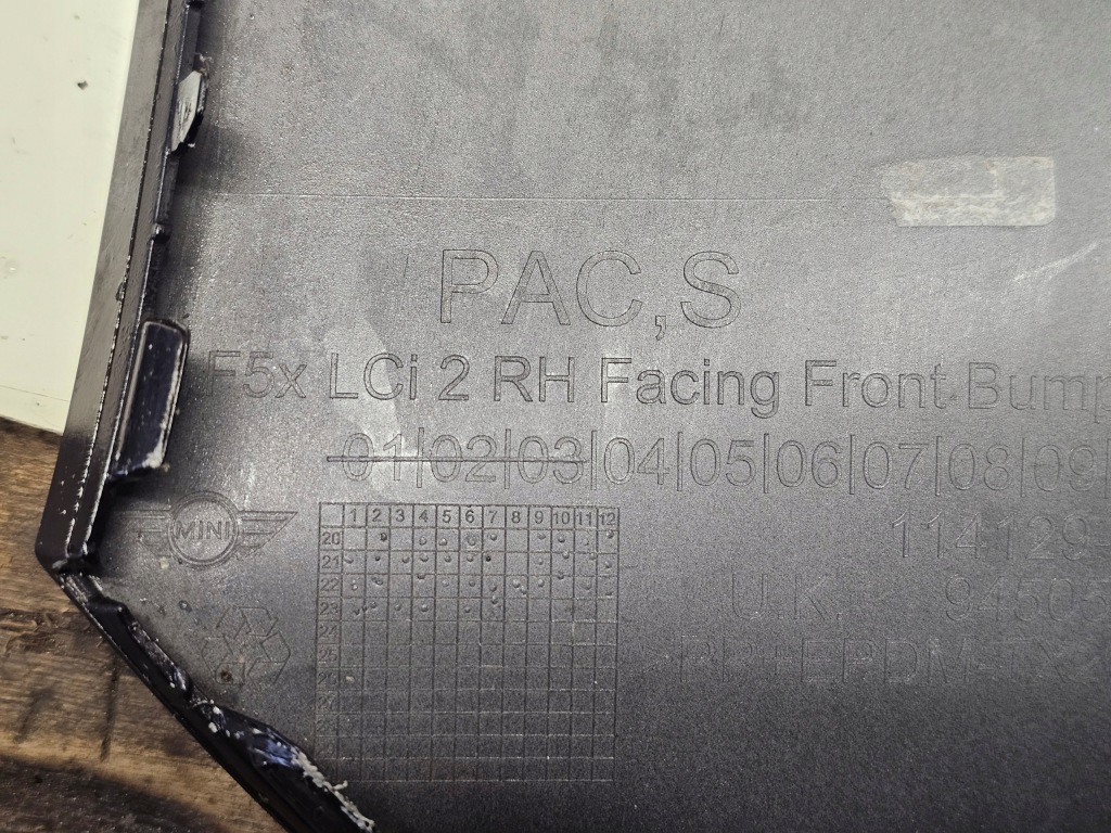 Купити Кутик правий bok бампер mini cooper f55 f56 lift 20- перед 9450548