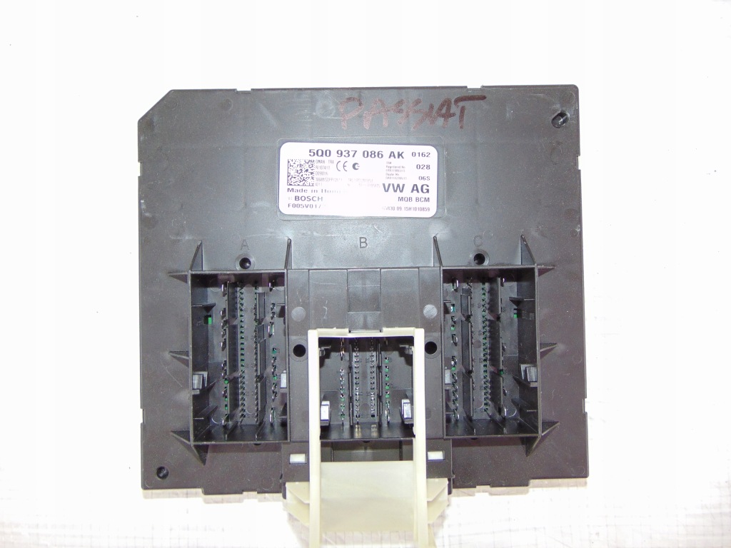 Купить Volkswagen оригинальный номер 5q0937086ak