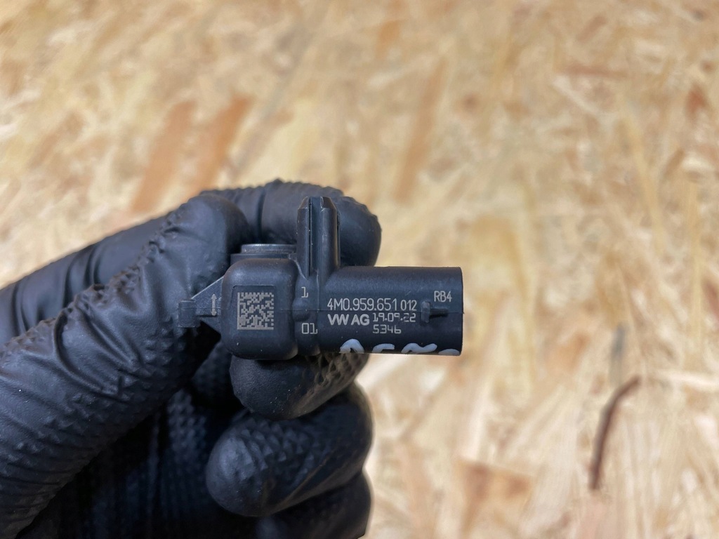 фото №9, Датчик удара ударный audi a4 b9 a5 8w a6 c8 a7 4m0959651