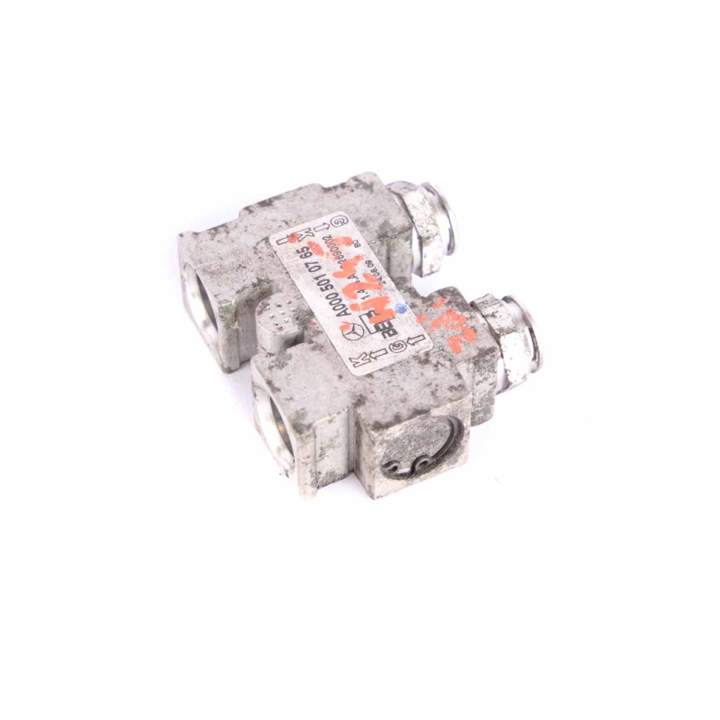 Купить Bmw w204 w207 w245 термостат радиатора масла a0005010765