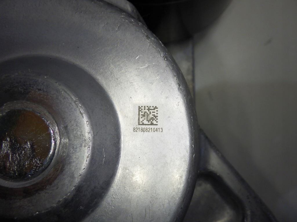 фото №4, Sx4 s cross 1.4 hybrid 2022 натяжитель ремень ролик