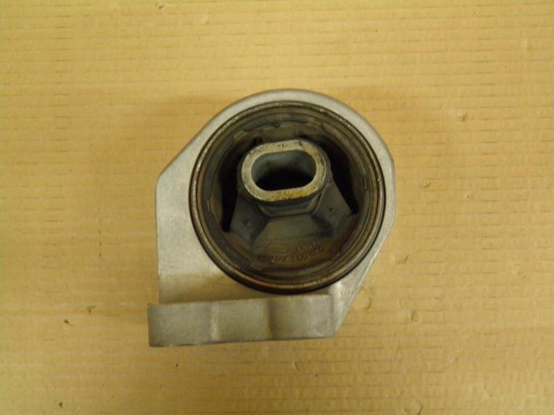 фото №9, Кронштейн подушка коробки discovery iii 3318153211