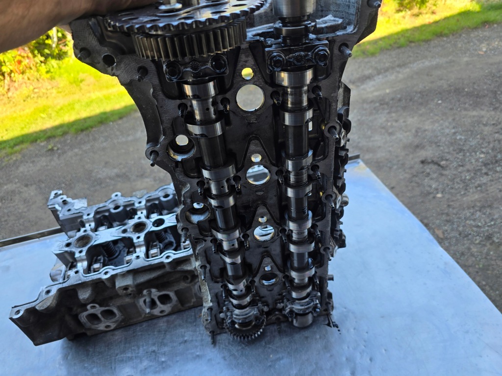 Головка комплектная валы master 2.3 dci m9t 8200519994m герметичная в Украине