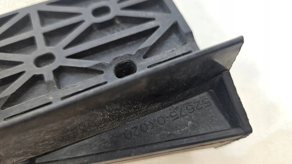 фото №9, Кронштейн бампера лівий правий toyota hilux viii 52676-0k020 52675-0k020