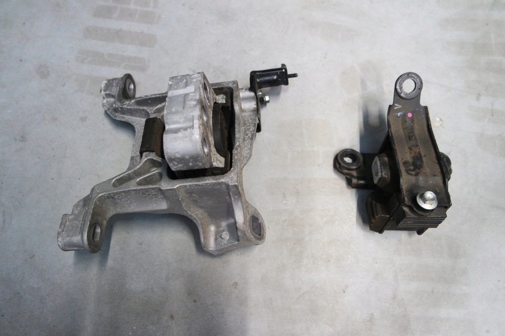 фото №1, Кронштейн кронштейн двигателя mazda cx-3 cx3