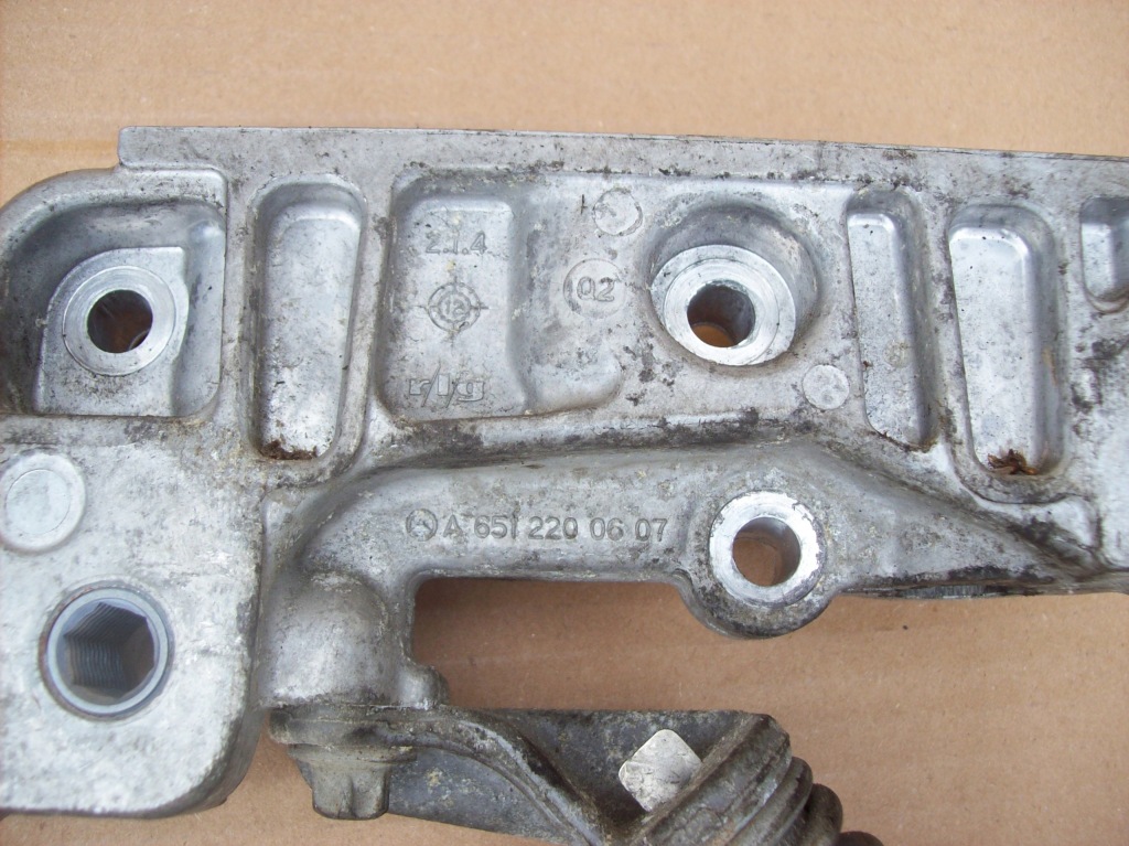 фото №3, Mercedes w246 w176 w117 кронштейн натяжитель ремень a651