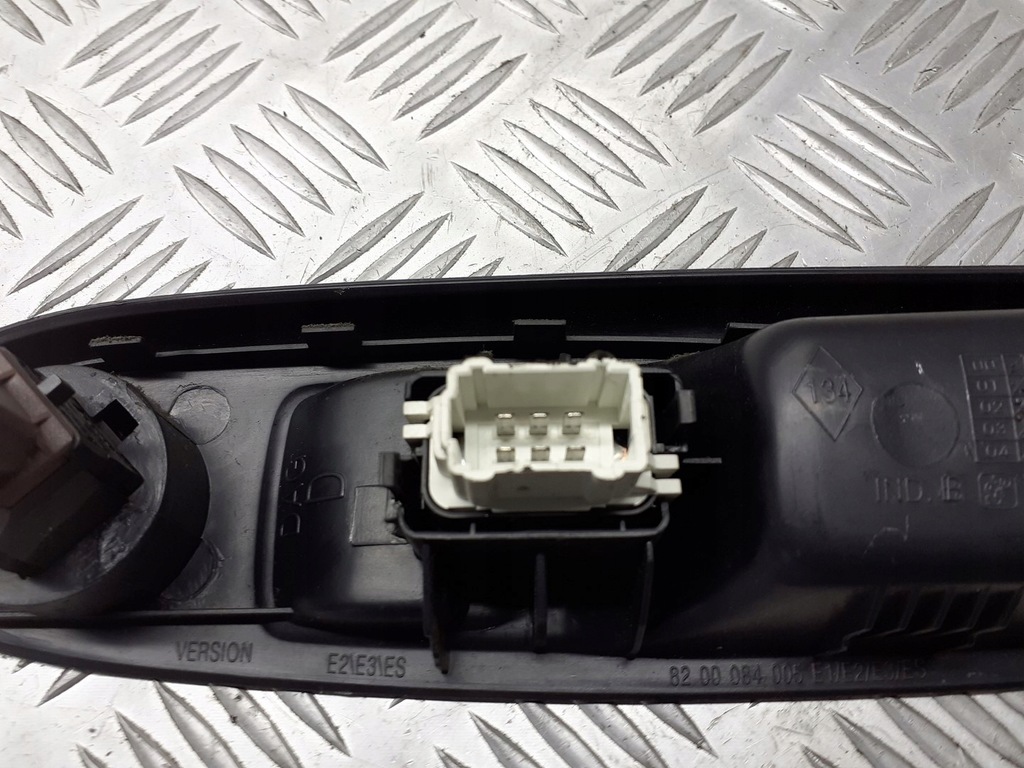 фото №3, Панель стекло правый перед renault clio ii