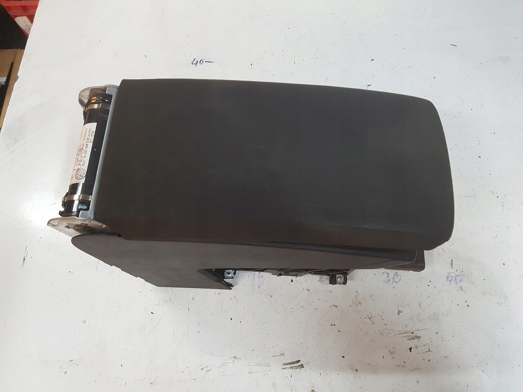 фото №1, Vw passat cc 08-12r подлокотник