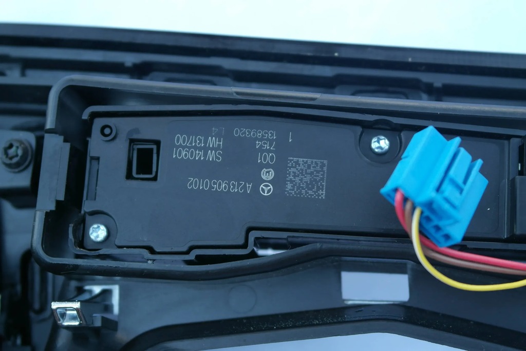 фото №10, Mercedes-benz c w205 2016 панели управление, переключатели, панель средний