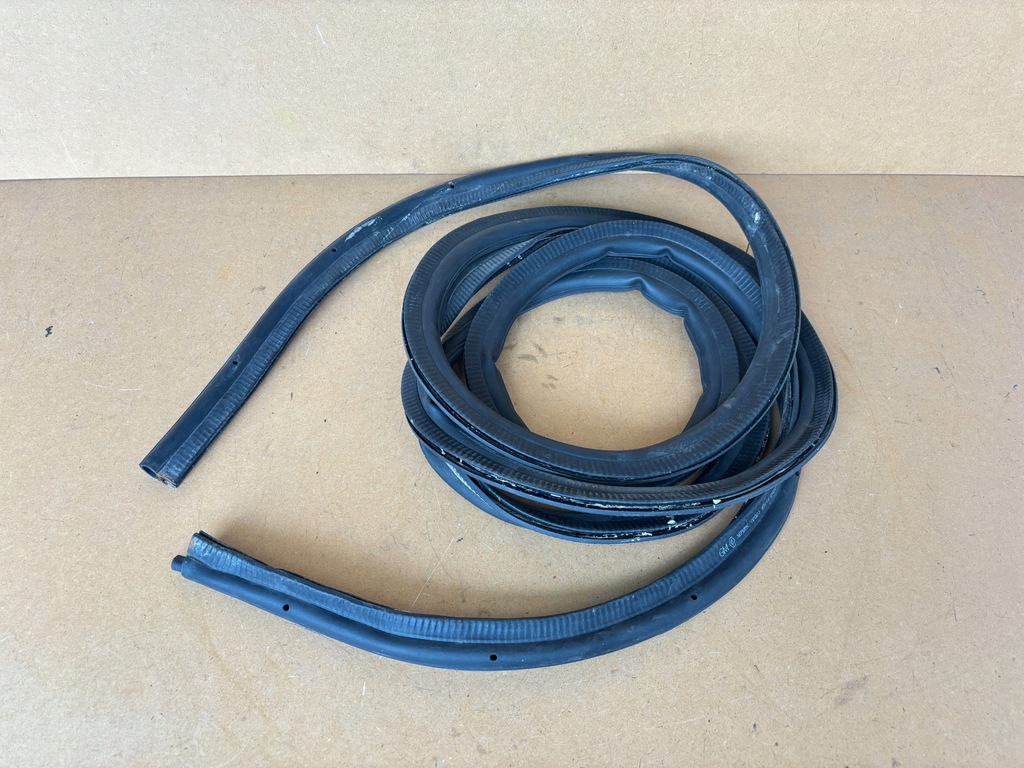 фото №1, Прокладка багажника задняя renault trafic iii 3