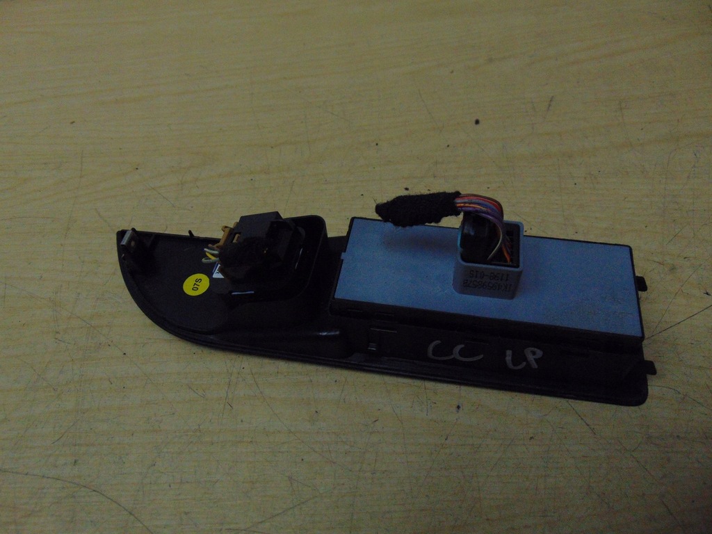 фото №10, Переключатель окон левый перед vw passat cc europa