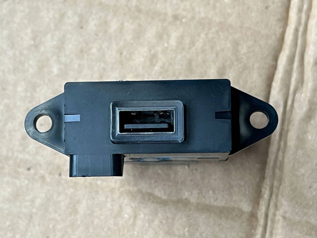 Купити 44 alfa romeo giulia роз'єм з'єднувач usb 1561291680