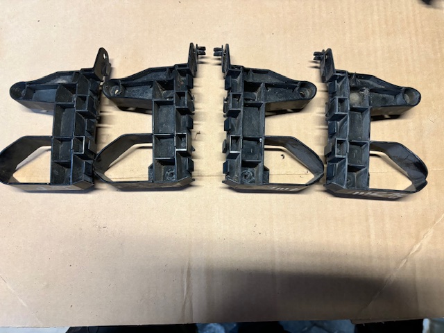 фото №1, Honda jazz iii направляющая бампера левый перед 10r