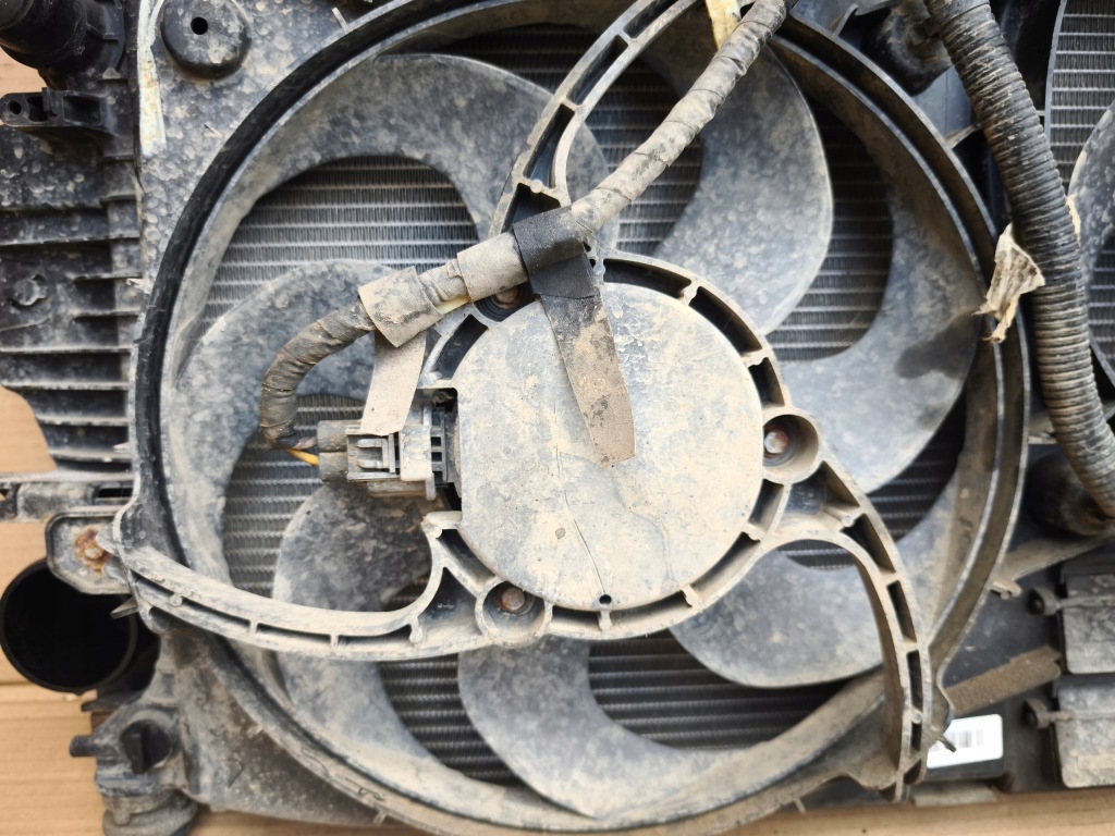 Mondeo mk5 2.0 tdci радіатор вентилятор комплект радіатор води кондиціонер Оригінал