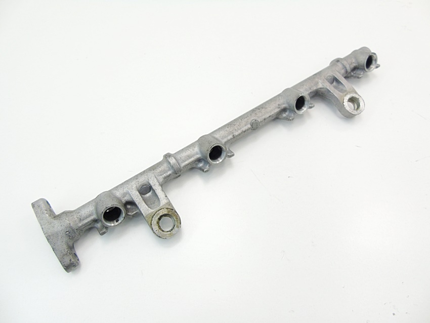 фото №1, Молдинг впрыскная 1.3 vvti toyota yaris ractis 2sz