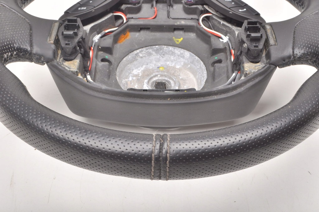 фото №6, Aston martin vantage 4.7 воздуховод кожаный 8d33-3600