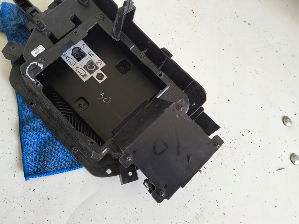 фото №10, Dacia spring заглушка роз'єм порт заряджання решітка радіатора 622568058r