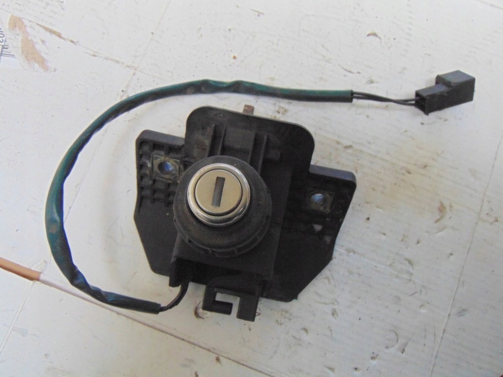 фото №4, Lancia dedra 1.6 93r sedan замок вкладка кришки задня