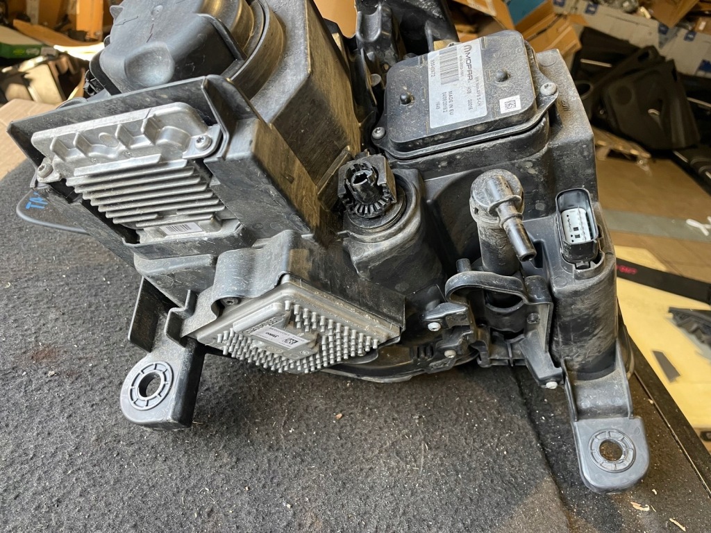 Jeep grand cherokee wk2 фара перед передняя левая правый  bi-xenon led Оригинал