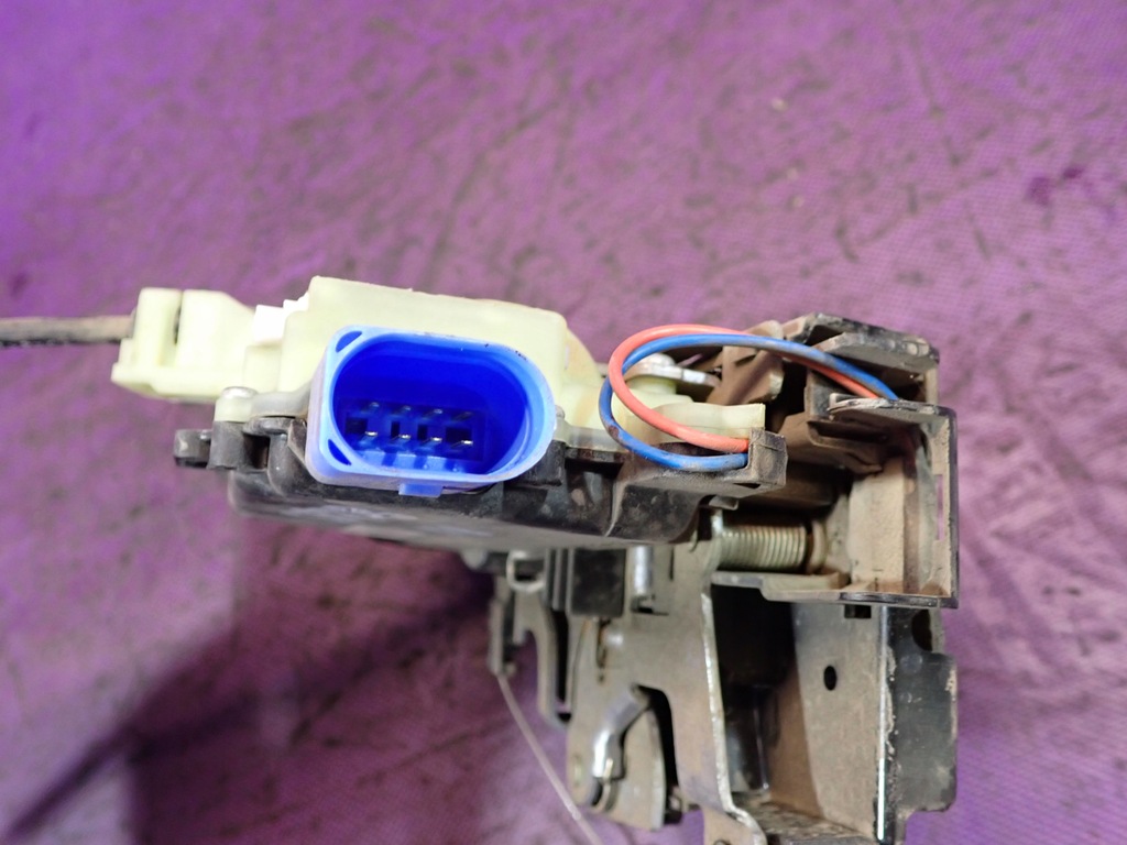 фото №5, Cordoba ii 6l 06-09 замок перед правий 8 pin 3b1837016cc