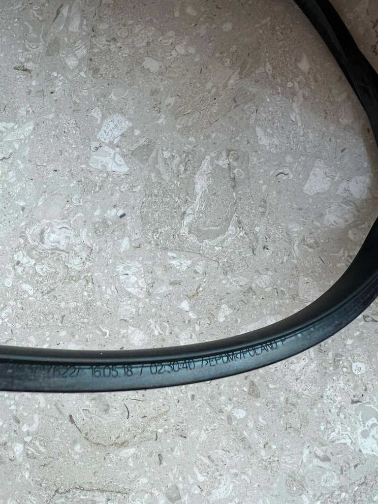 фото №8, Ronge rover vogue l405 13- прокладка спойлер задняя lr038604