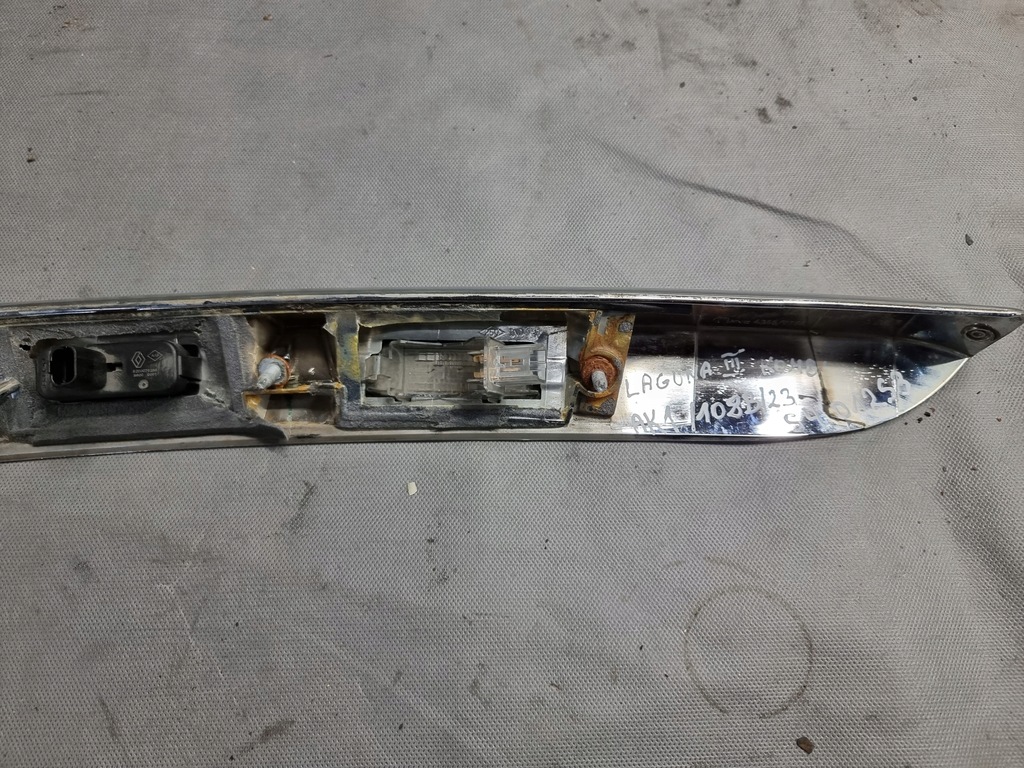 фото №6, Накладка кришки багажника renault laguna iii kombi