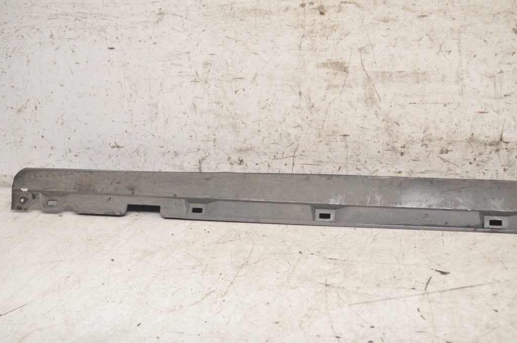 Ford focus mk4 накладка поріг ліва Зі Шроту