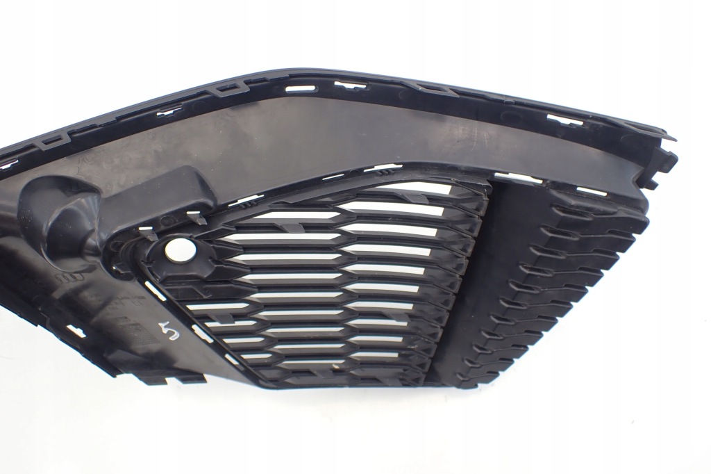 фото №11, Решётка решётка радиатора бампера правая audi q8 4m8 18