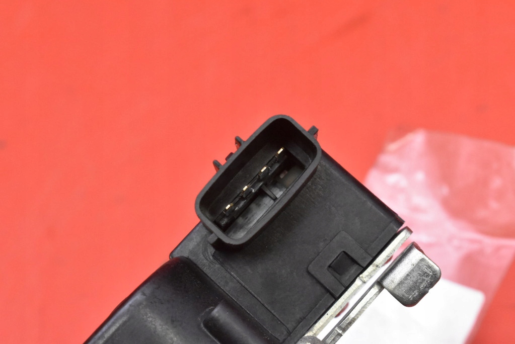 фото №6, Замок крышки задняя багажника hyundai i30 i 30 1 i 5d hb 07-10