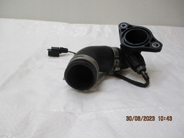 Kadjar 1.5 dci труба патрубок воды 147138070r Оригинал