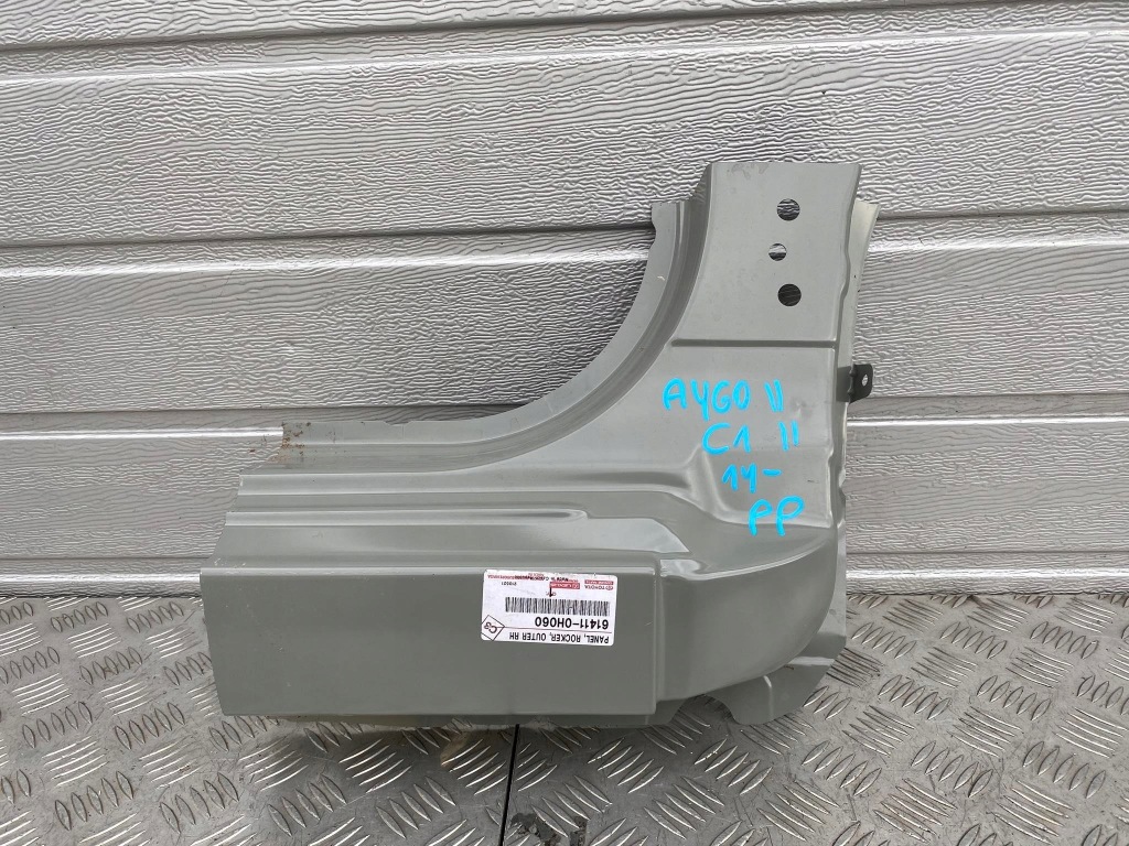 фото №1, Toyota aygo ii ci блок двигателя порог правый 61411-0h060