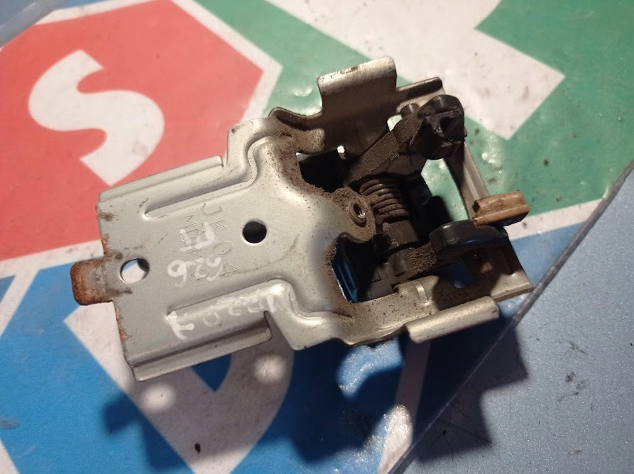 фото №4, Ручка внутрішня права mazda 626