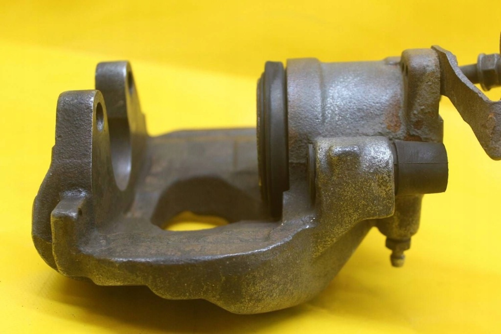 фото №11, Суппорт тормозной правый перед vw transporter t4 multivan 812