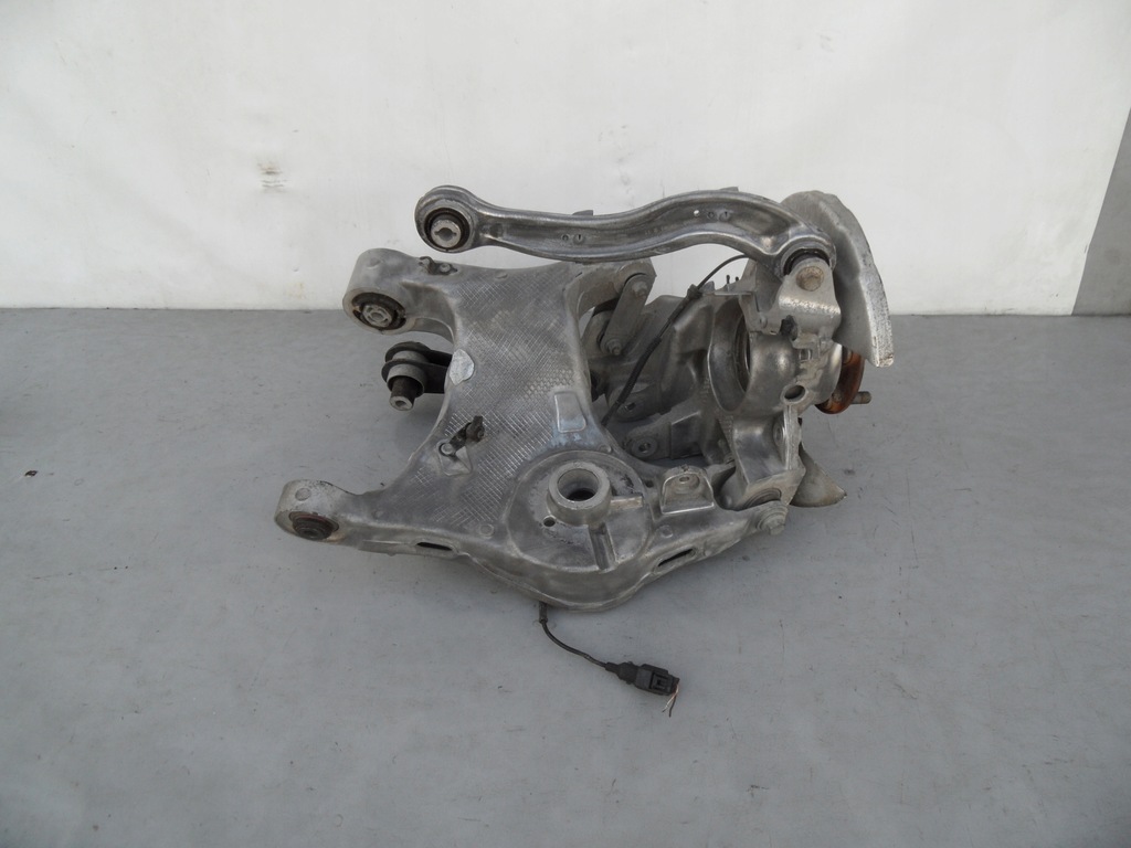 фото №1, Поворотный кулак рычаг правый задняя range rover velar l560