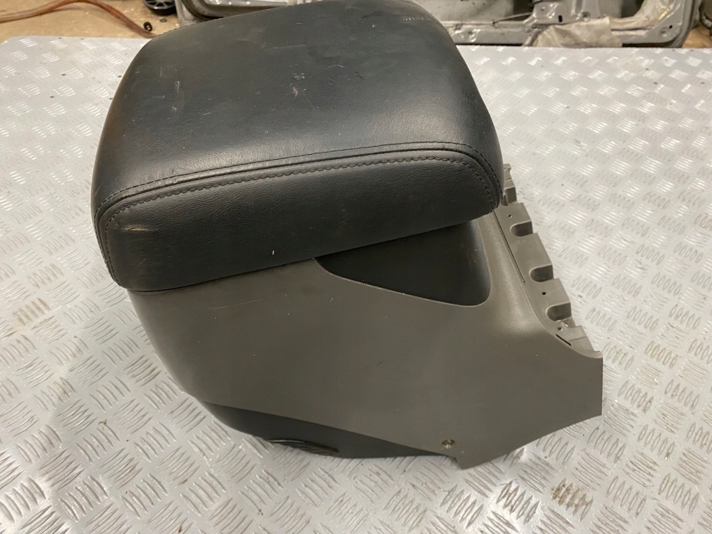 фото №7, Подлокотник кожа mitsubishi pajero iii 00-06r.