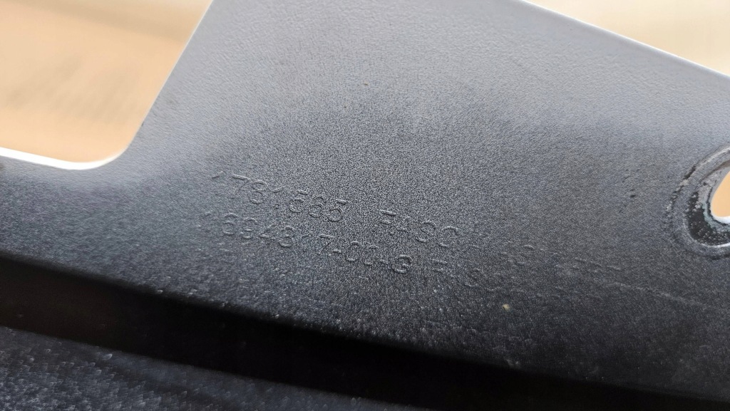 Бампер перед передний tesla model 3 рестайлинг  1781365-11-b Киев