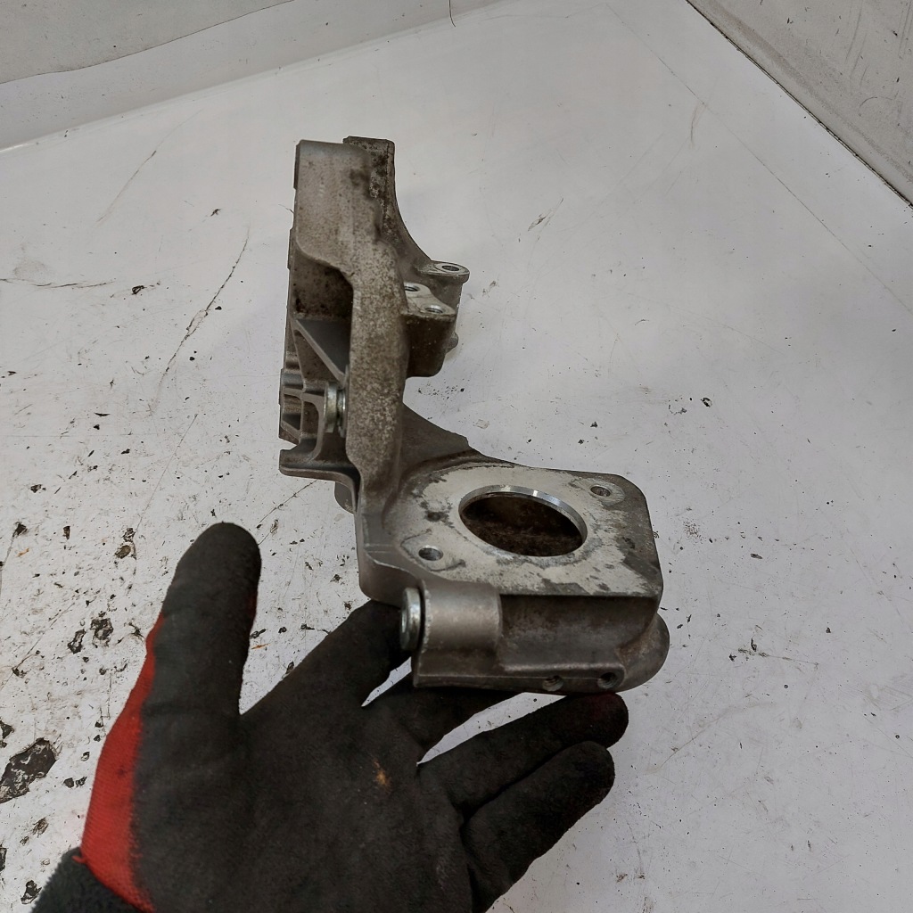 Volvo v40 2 d4 2,0d d4204t14 кронштейн кронштейн кронштейн двигателя генератора с Разборки