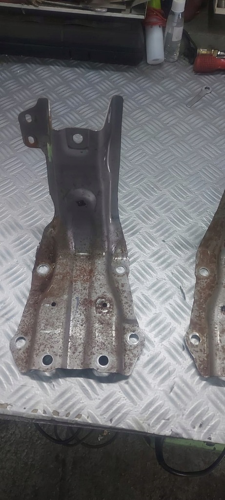 фото №4, Розпірка чашка багажника lancer viii x evo