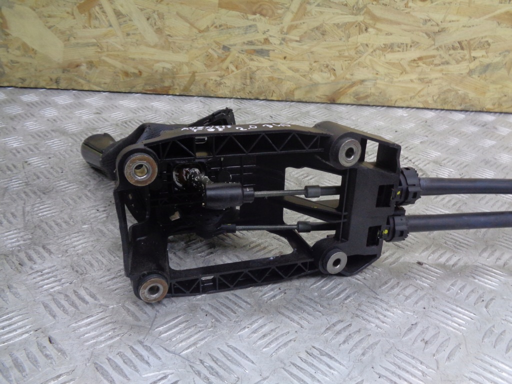 фото №7, Домкрат тросы переключения передач toyota avensis ii t25 2.0 d4d 03-