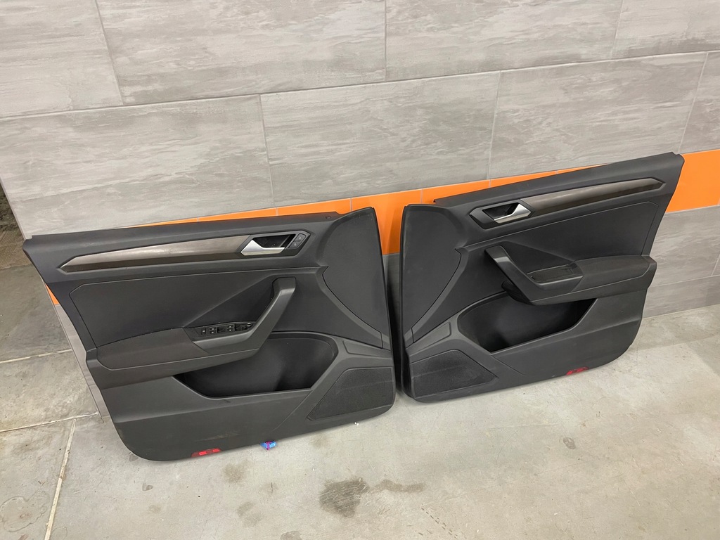 фото №1, Обшивка обивка дверь левый правый перед vw t-roc 2ga материал