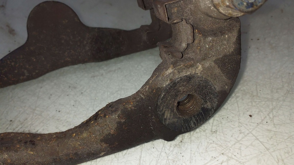 фото №7, 2008 bmw 1 e81 e87 скоба суппорт передний