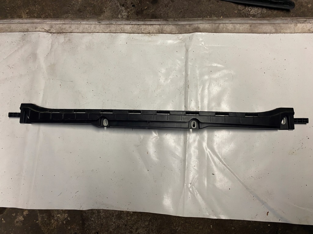 фото №1, Mercedes w167 направляющая крепление задняя a1678803901