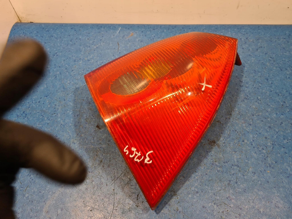 фото №2, Peugeot 307 лампа задняя правая наружная