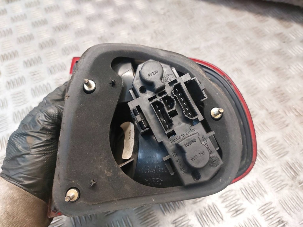 фото №7, Накладка крышки лампы seat toledo ii 1m5945225d 1m5945096b 1m5945095b