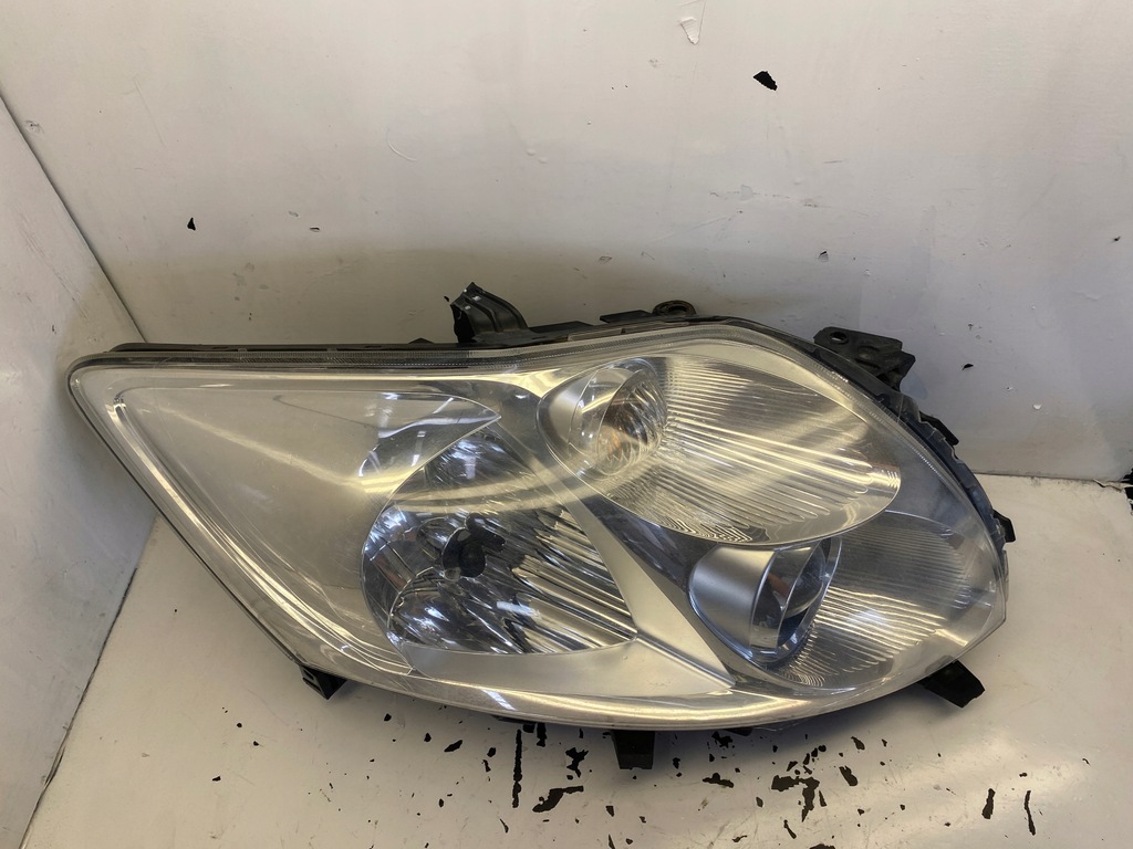 фото №6, Toyota auris i лампа правый перед 81110-02470