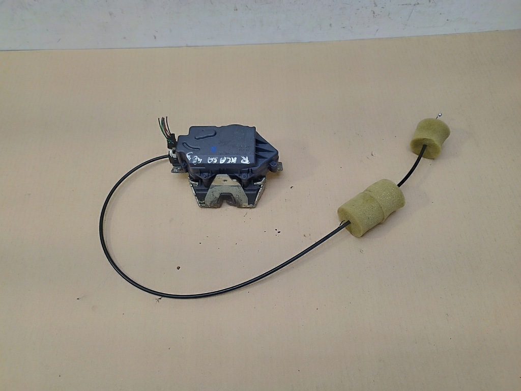 фото №1, Замок крышки багажника задняя mercedes r w251 a1647400335