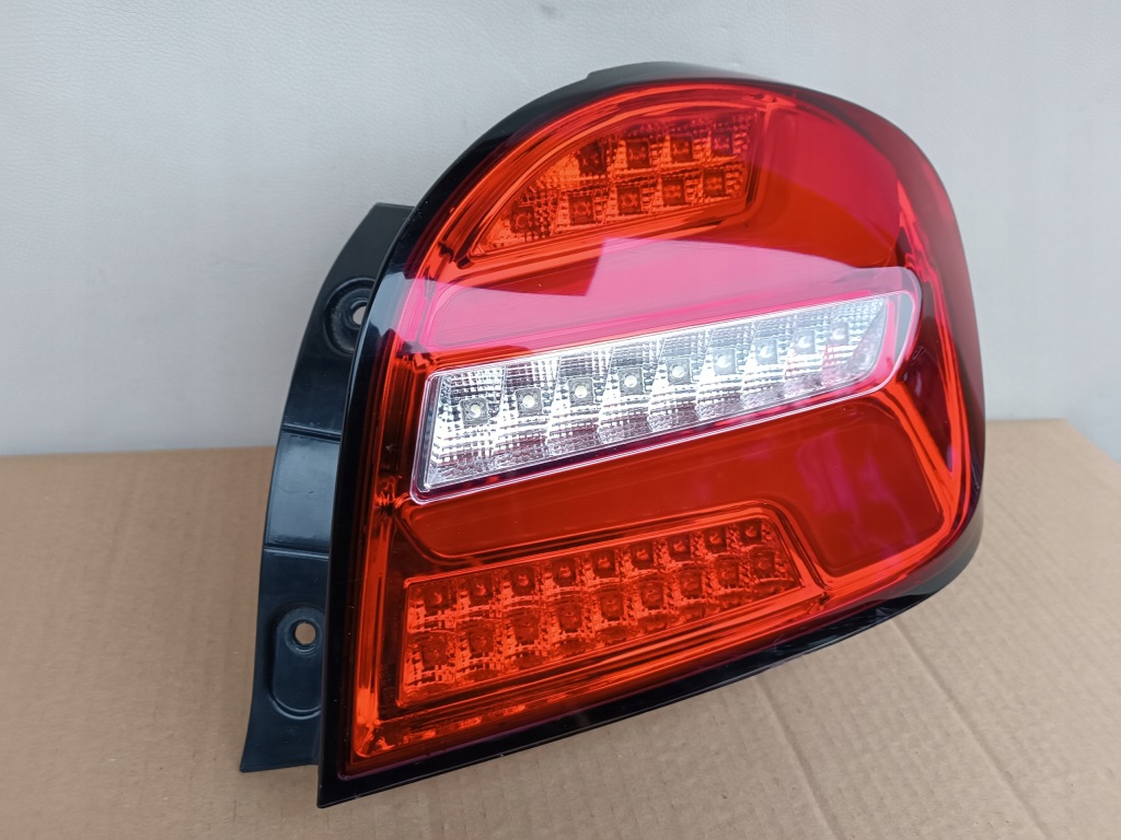 фото №1, Mercedes a-klasa a176 w176 лампа задняя задняя правая led исправна заменитель