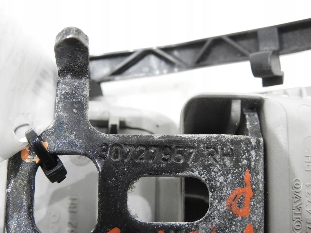 фото №7, Кронштейн кронштейн сітка правий задня v70 iii lift