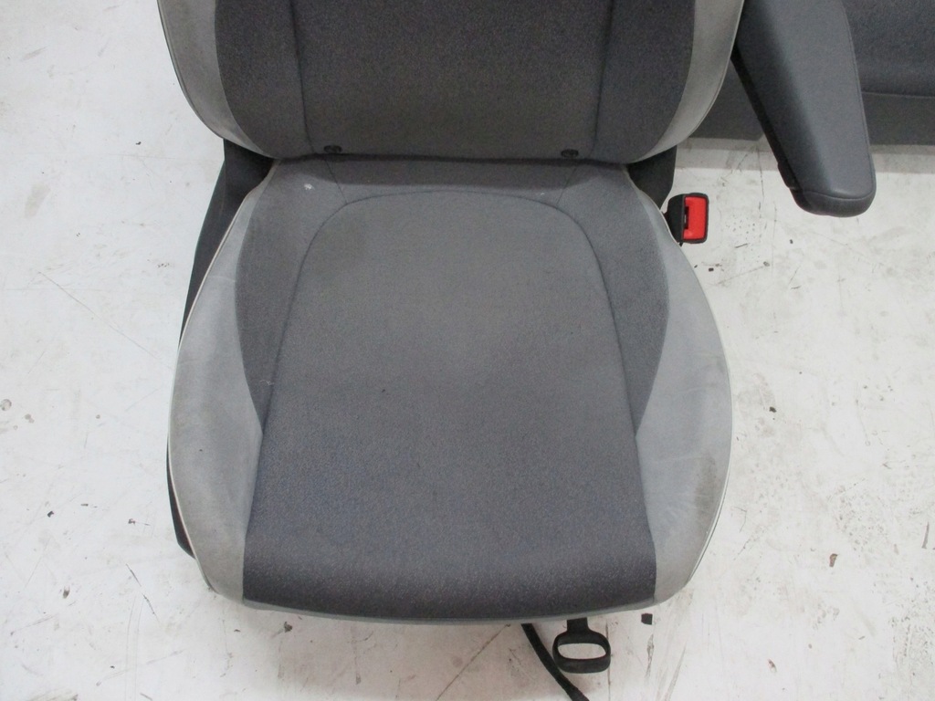 фото №9, Обивка pół кожа сиденья vw id3 20r